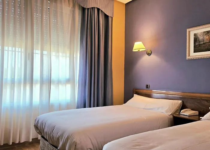 Las Moreras Отель Леон